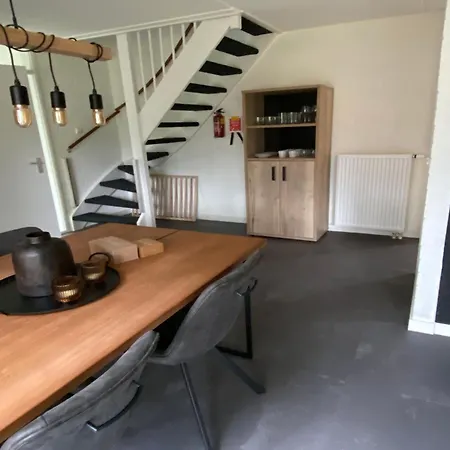 Restyled House With Two Bathrooms, Breda At 10 Km